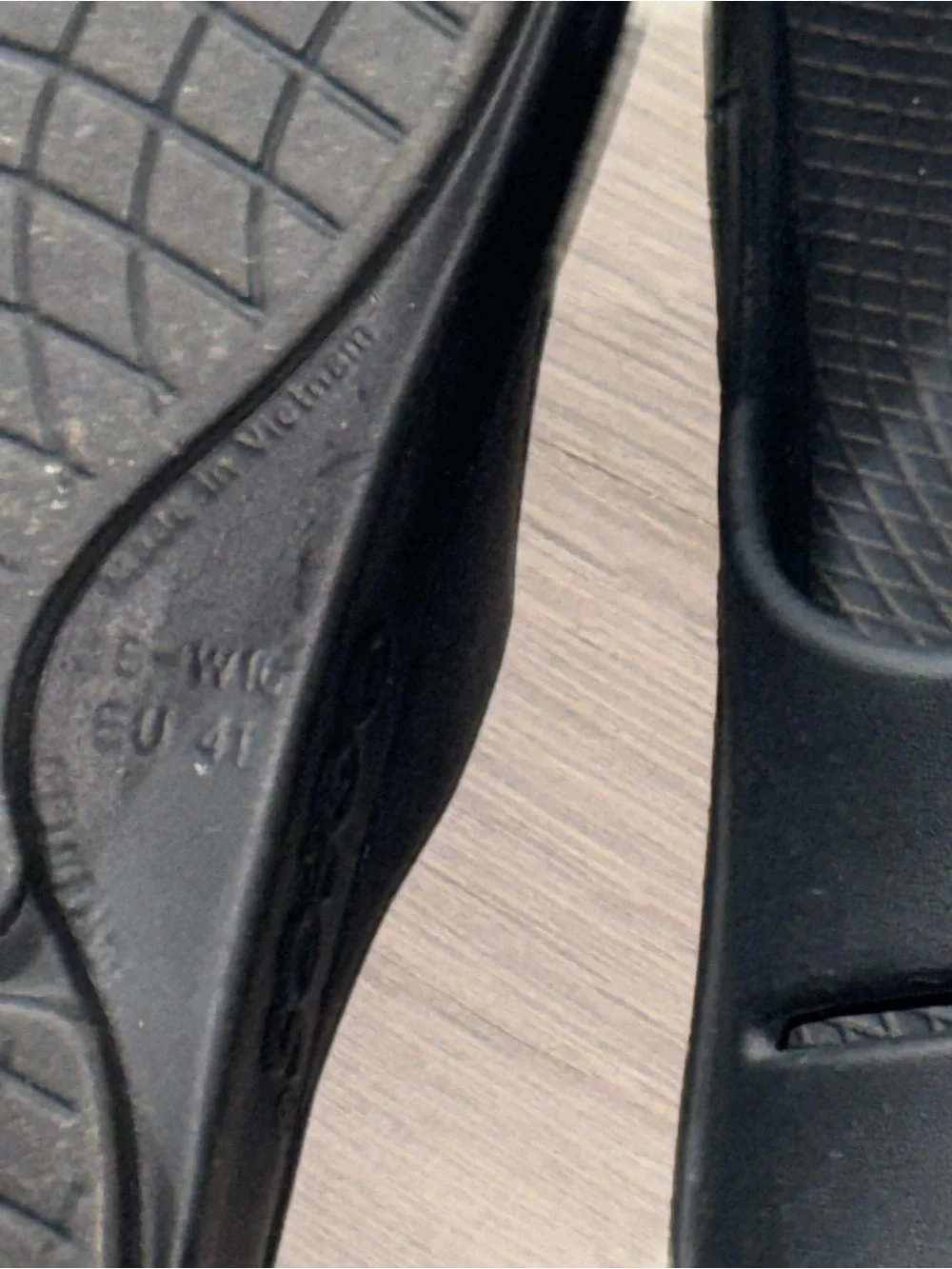 OOFOS OOriginal Slide in Black for Men size8 women size 10